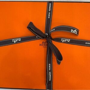 Hermes | Gift Box with Ribbon